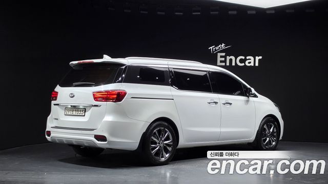 Kia Carnival 9-Seater Prstige 2020 — фото 2