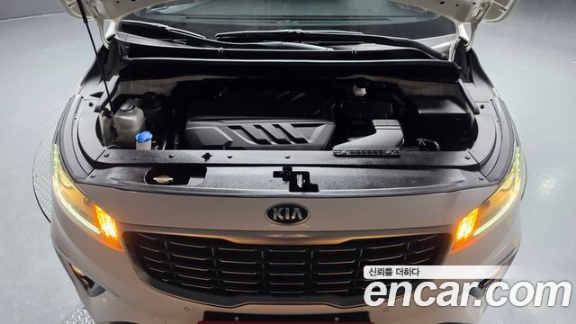 Kia Carnival 9-Seater Prstige 2020 — фото 6