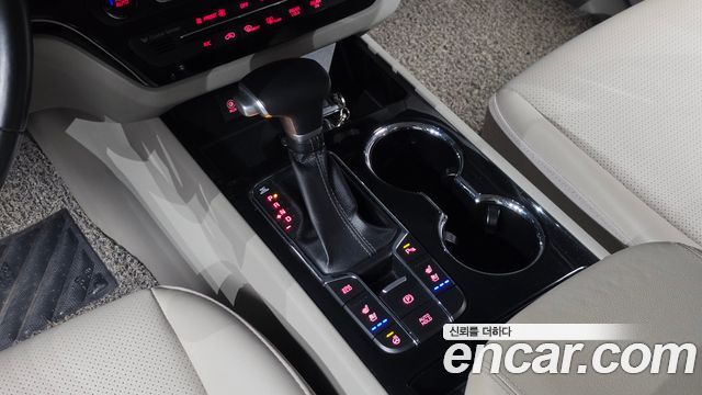 Kia Carnival 9-Seater Prstige 2020 — фото 9