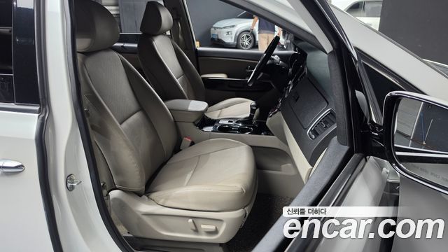 Kia Carnival 9-Seater Prstige 2020 — фото 11