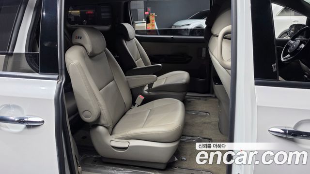 Kia Carnival 9-Seater Prstige 2020 — фото 12