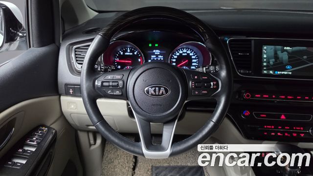 Kia Carnival 9-Seater Prstige 2020 — фото 13