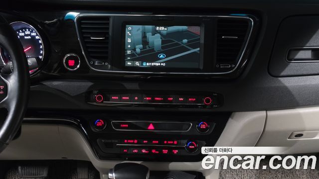 Kia Carnival 9-Seater Prstige 2020 — фото 15