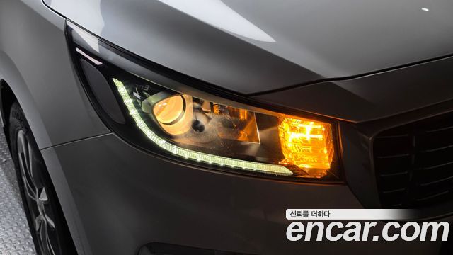 Kia Carnival 9-Seater Prstige 2020 — фото 22