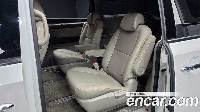 Kia Carnival 9-Seater Prstige 2020 — фото 26
