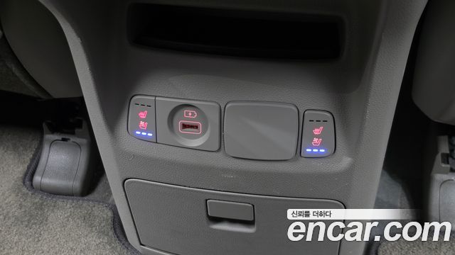 Kia Carnival 9-Seater Prstige 2020 — фото 29