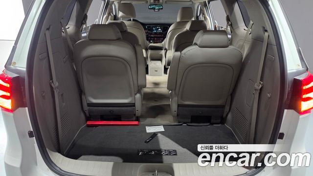 Kia Carnival 9-Seater Prstige 2020 — фото 31