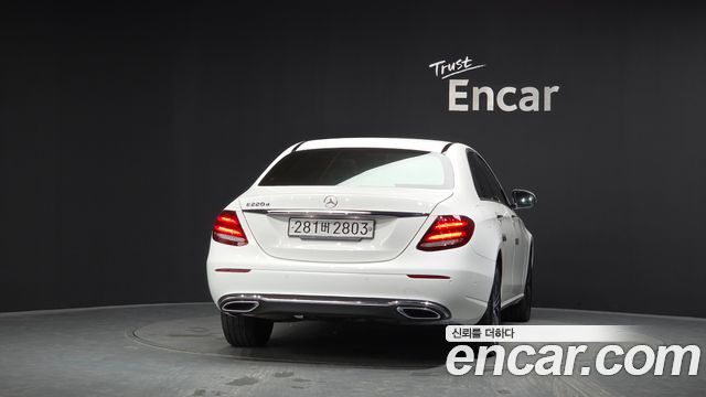 Mercedes-Benz E-Class (W213) E220d Avantgarde 2020 — фото 4