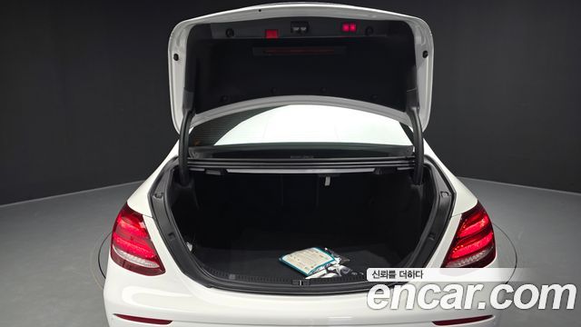 Mercedes-Benz E-Class (W213) E220d Avantgarde 2020 — фото 24