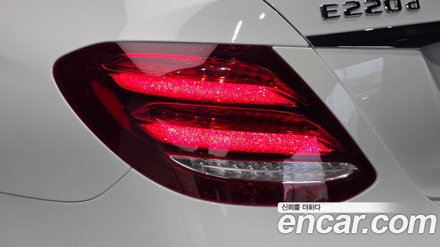 Mercedes-Benz E-Class (W213) E220d Avantgarde 2020 — фото 29