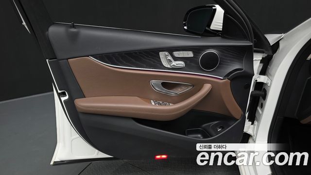 Mercedes-Benz E-Class (W213) E220d Avantgarde 2020 — фото 30