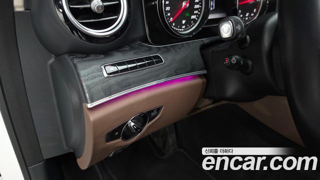 Mercedes-Benz E-Class (W213) E220d Avantgarde 2020 — фото 35
