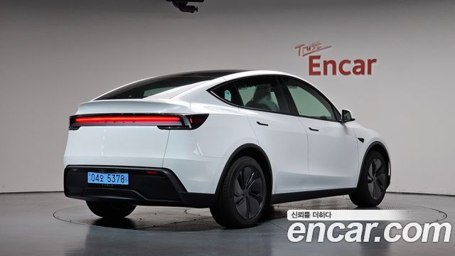Tesla Model Y Premium RWD 2027 — фото 2