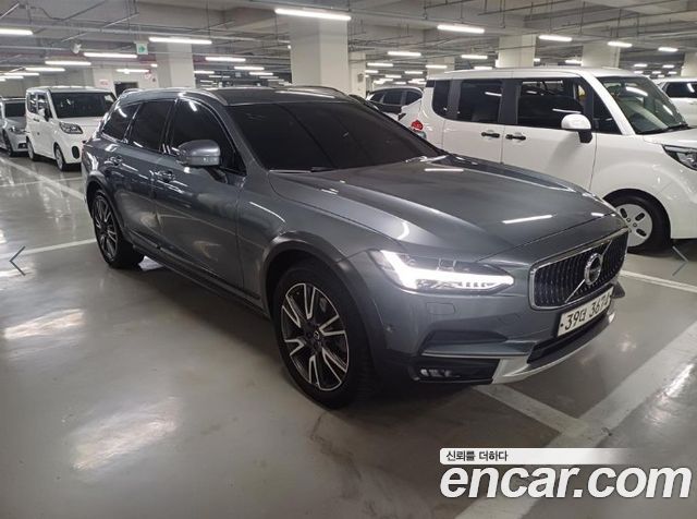Volvo V90 Cross Country T5 Pro AWD 2019 — фото 3