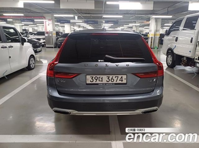 Volvo V90 Cross Country T5 Pro AWD 2019 — фото 4
