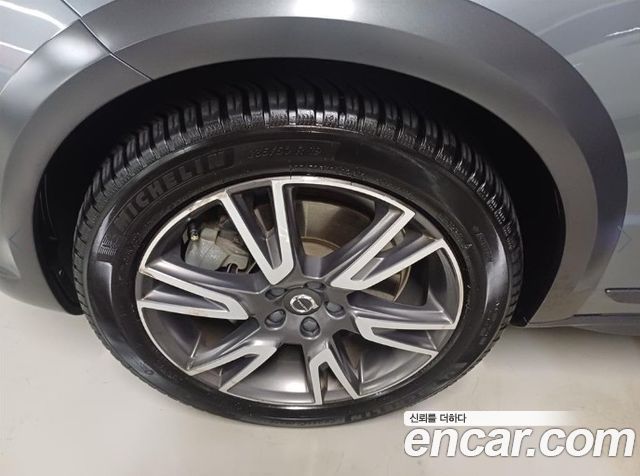 Volvo V90 Cross Country T5 Pro AWD 2019 — фото 24