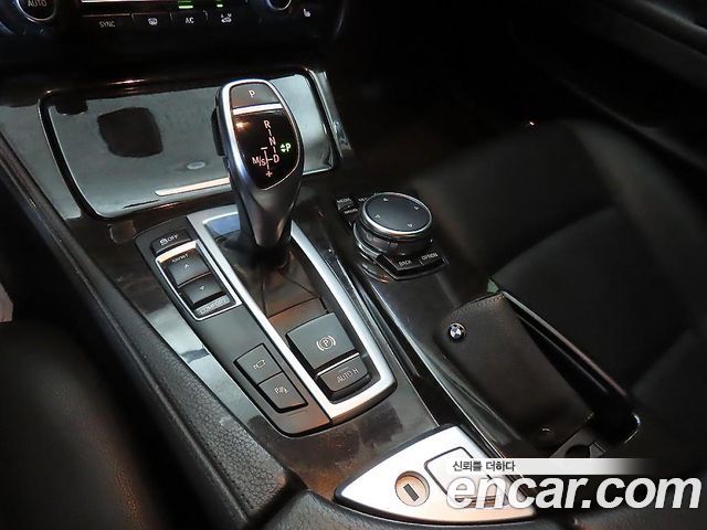 BMW 5 Series (F10) 528i 2016 — фото 16
