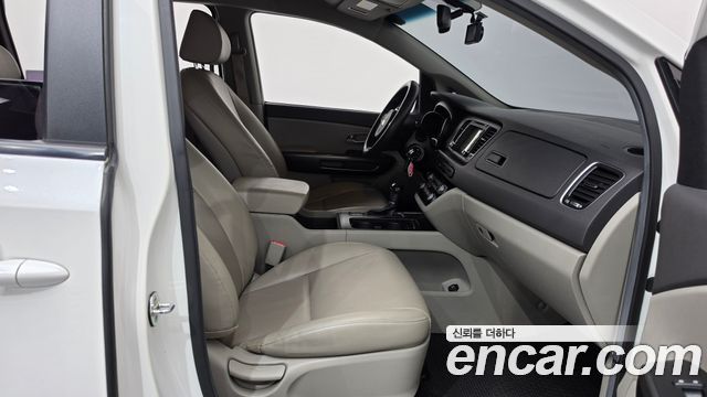 Kia Carnival 11-seater Deluxe 2015 — фото 26
