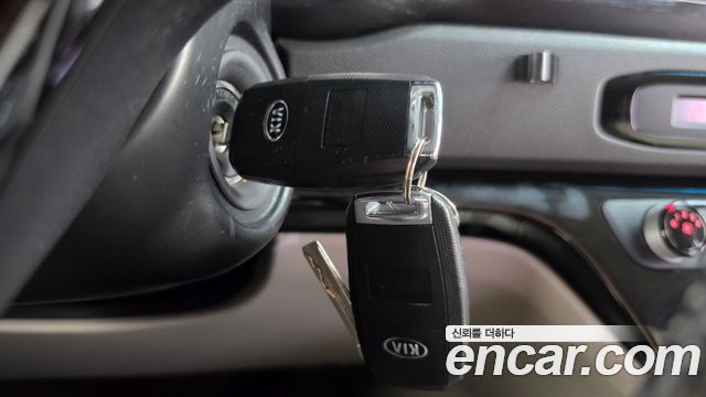 Kia Carnival 11-seater Deluxe 2015 — фото 28