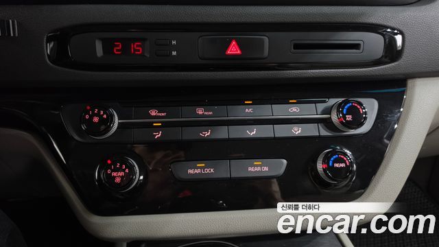 Kia Carnival 11-seater Deluxe 2015 — фото 31