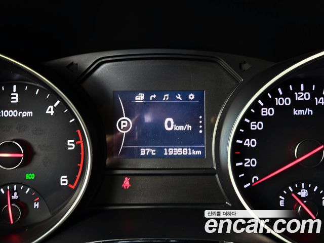 Kia Carnival 9-seater Hi-Limousine Prestige 2015 — фото 8