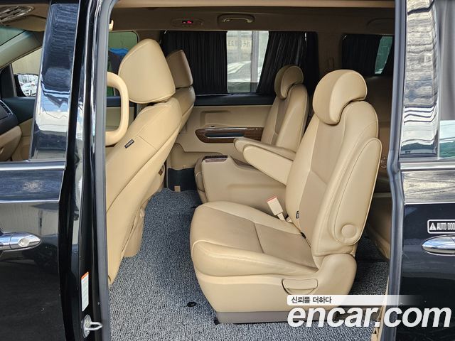 Kia Carnival 9-seater Hi-Limousine Prestige 2015 — фото 10