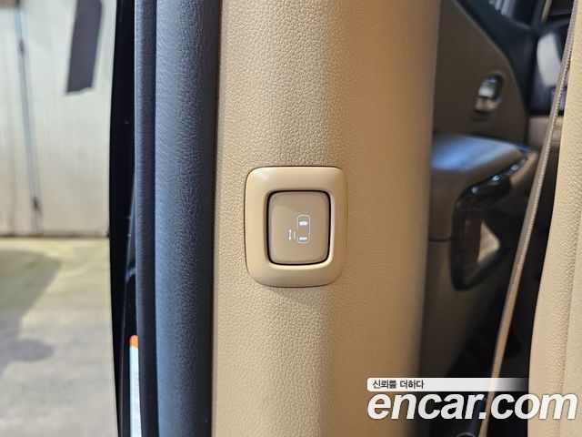 Kia Carnival 9-seater Hi-Limousine Prestige 2015 — фото 15