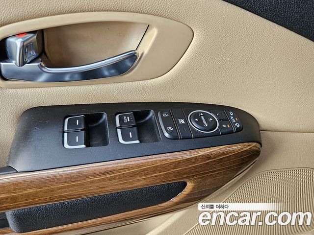 Kia Carnival 9-seater Hi-Limousine Prestige 2015 — фото 21