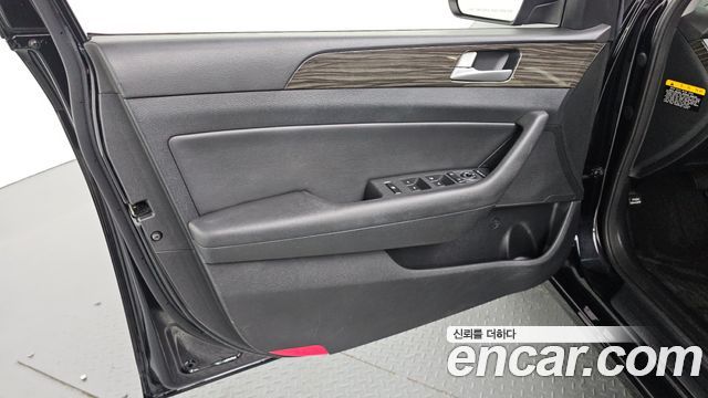 Hyundai Sonata (LF) 2.0 Smart 2015 — фото 24