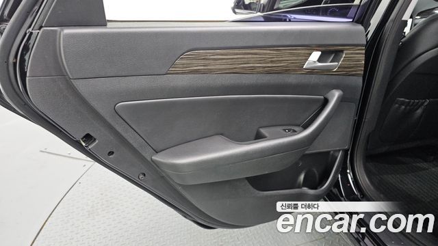 Hyundai Sonata (LF) 2.0 Smart 2015 — фото 25