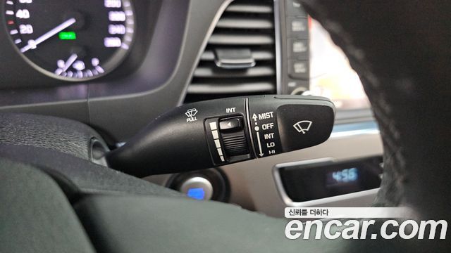 Hyundai Sonata (LF) 2.0 Smart 2015 — фото 28