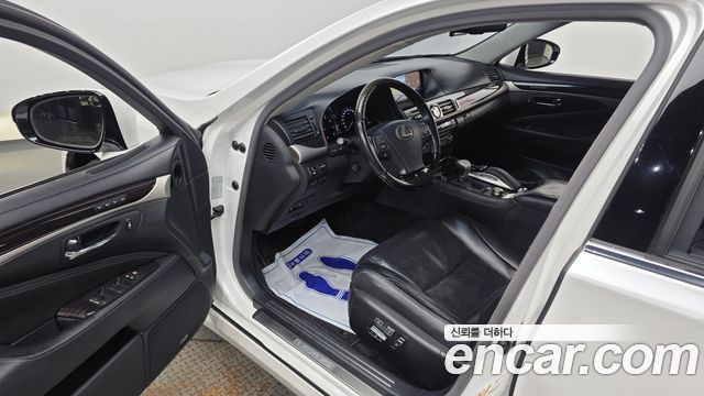 Lexus LS460 AWD XF40 2016 — фото 10