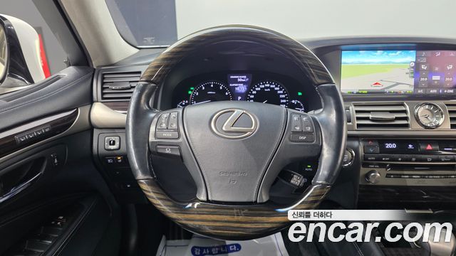 Lexus LS460 AWD XF40 2016 — фото 14