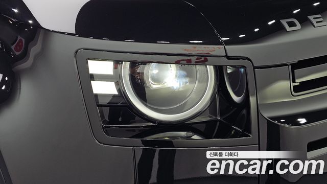 Land Rover Defender (L663) 110 D250 X-Dynamic SE 2026 — фото 17