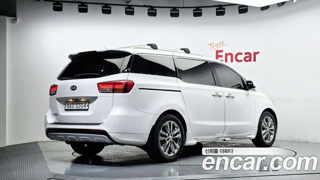 Kia Carnival 9-seater Noblesse 2017 — фото 2