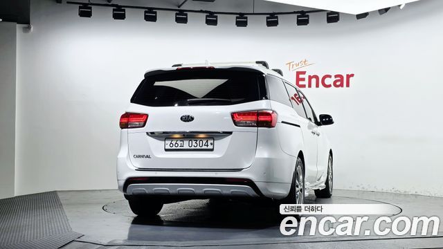 Kia Carnival 9-seater Noblesse 2017 — фото 4