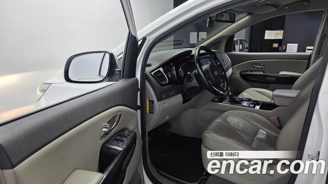 Kia Carnival 9-seater Noblesse 2017 — фото 10