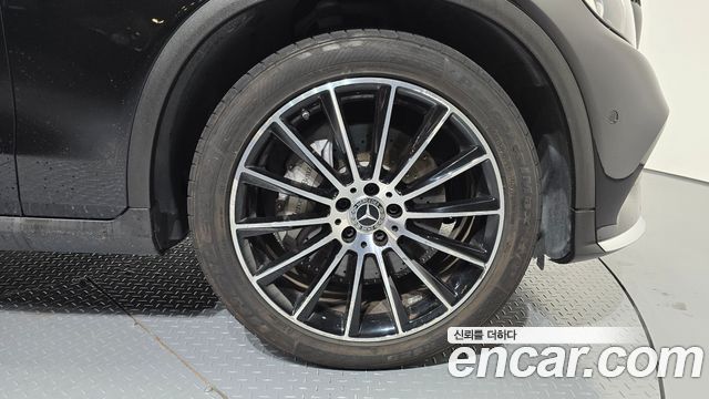 Mercedes-Benz GLC-Class (X253) GLC300 4MATIC AMG Line Coupe 2019 — фото 21