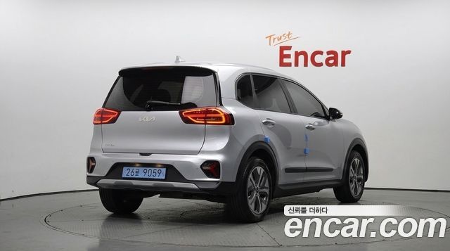 Kia Niro Plus Air 2023 — фото 2