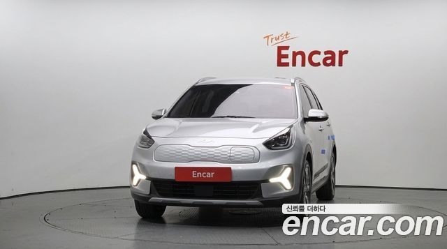 Kia Niro Plus Air 2023 — фото 3