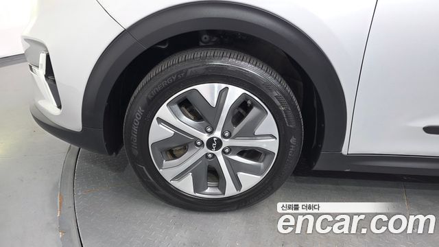 Kia Niro Plus Air 2023 — фото 5