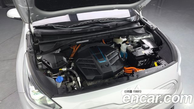 Kia Niro Plus Air 2023 — фото 6
