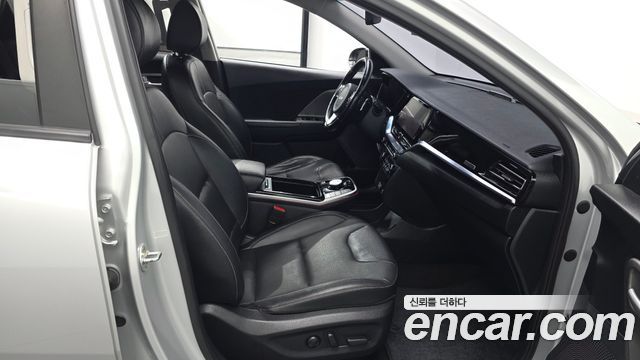 Kia Niro Plus Air 2023 — фото 11