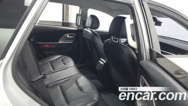 Kia Niro Plus Air 2023 — фото 12