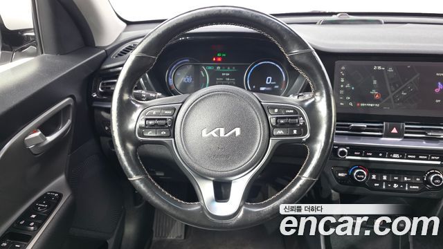Kia Niro Plus Air 2023 — фото 13