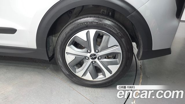 Kia Niro Plus Air 2023 — фото 21