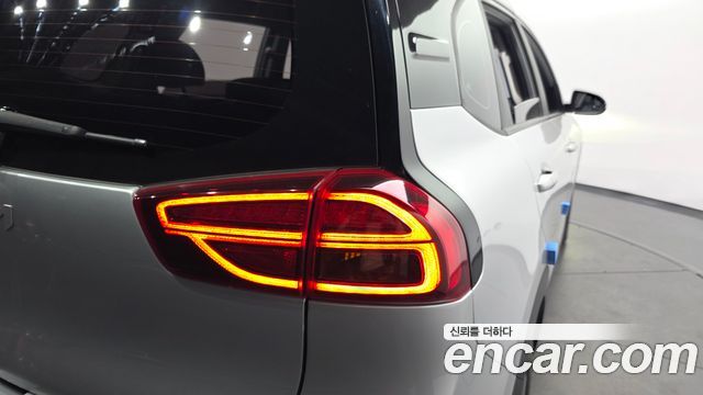 Kia Niro Plus Air 2023 — фото 23