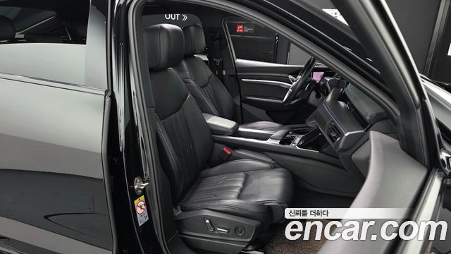 Audi e-tron 55 Quattro Sportback 2021 — фото 11