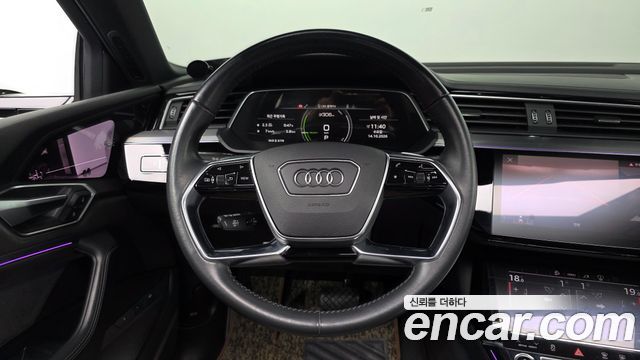 Audi e-tron 55 Quattro Sportback 2021 — фото 13