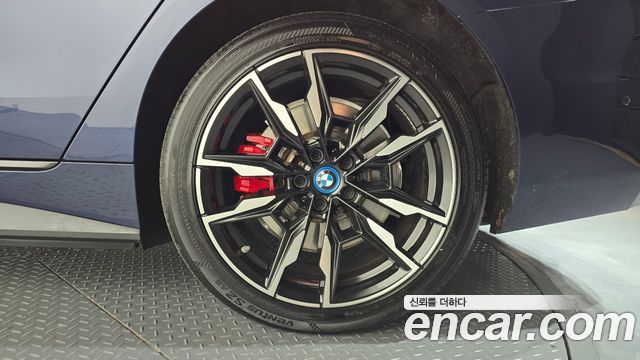 BMW i4 M50 Pro First Edition 2022 — фото 21